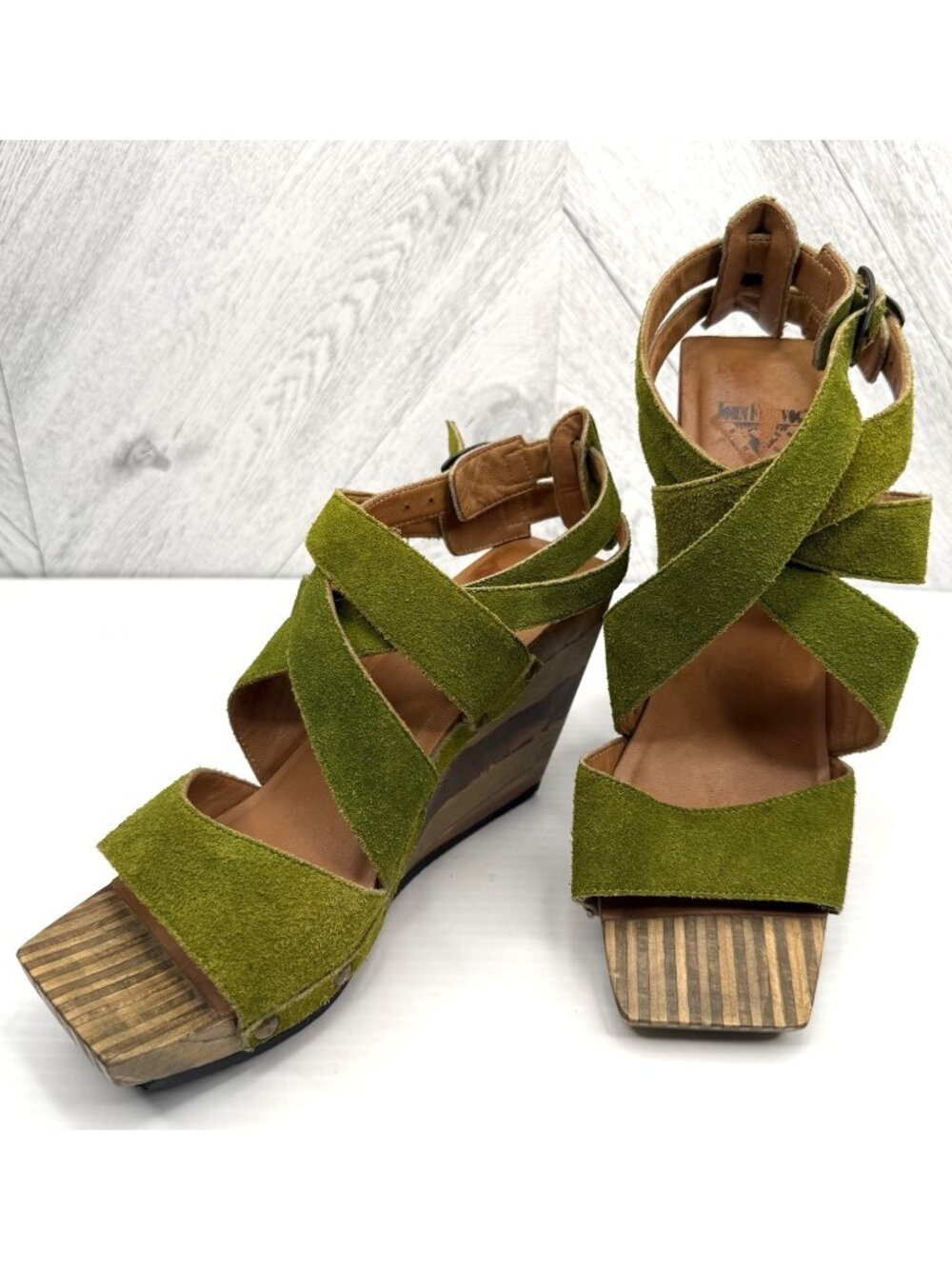 Vintage John Fluevog Reumah Faiths Low Womens 7.5 Olive Suede Wooden Wedges